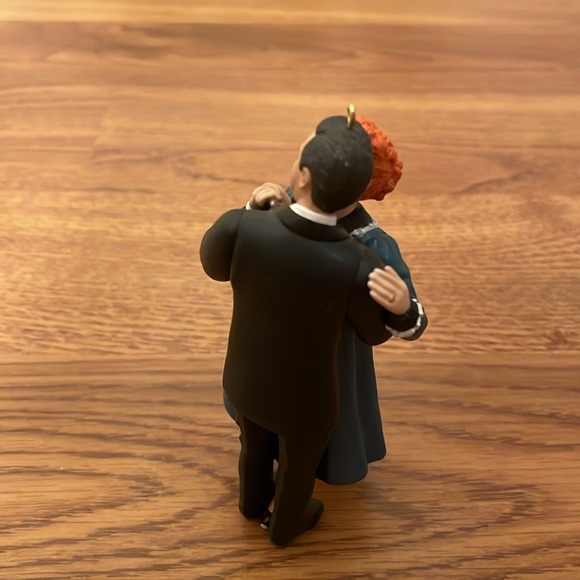 I Love Lucy- 2000 Hallmark Christmas Ornament - Dancing with Desi - Picture 4 of 8